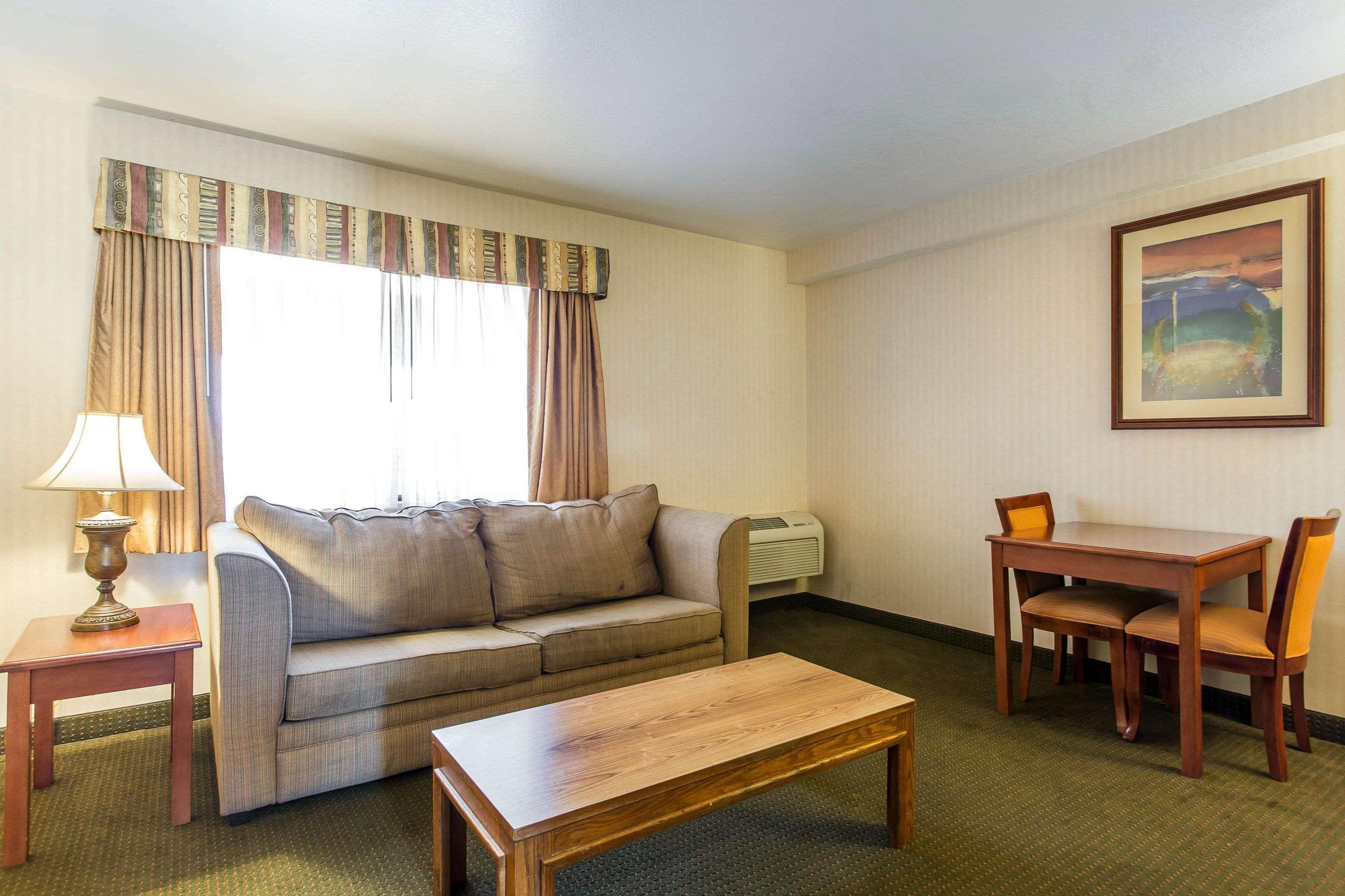 Econo Lodge Inn&Suites Riverside - Corona Exterior foto