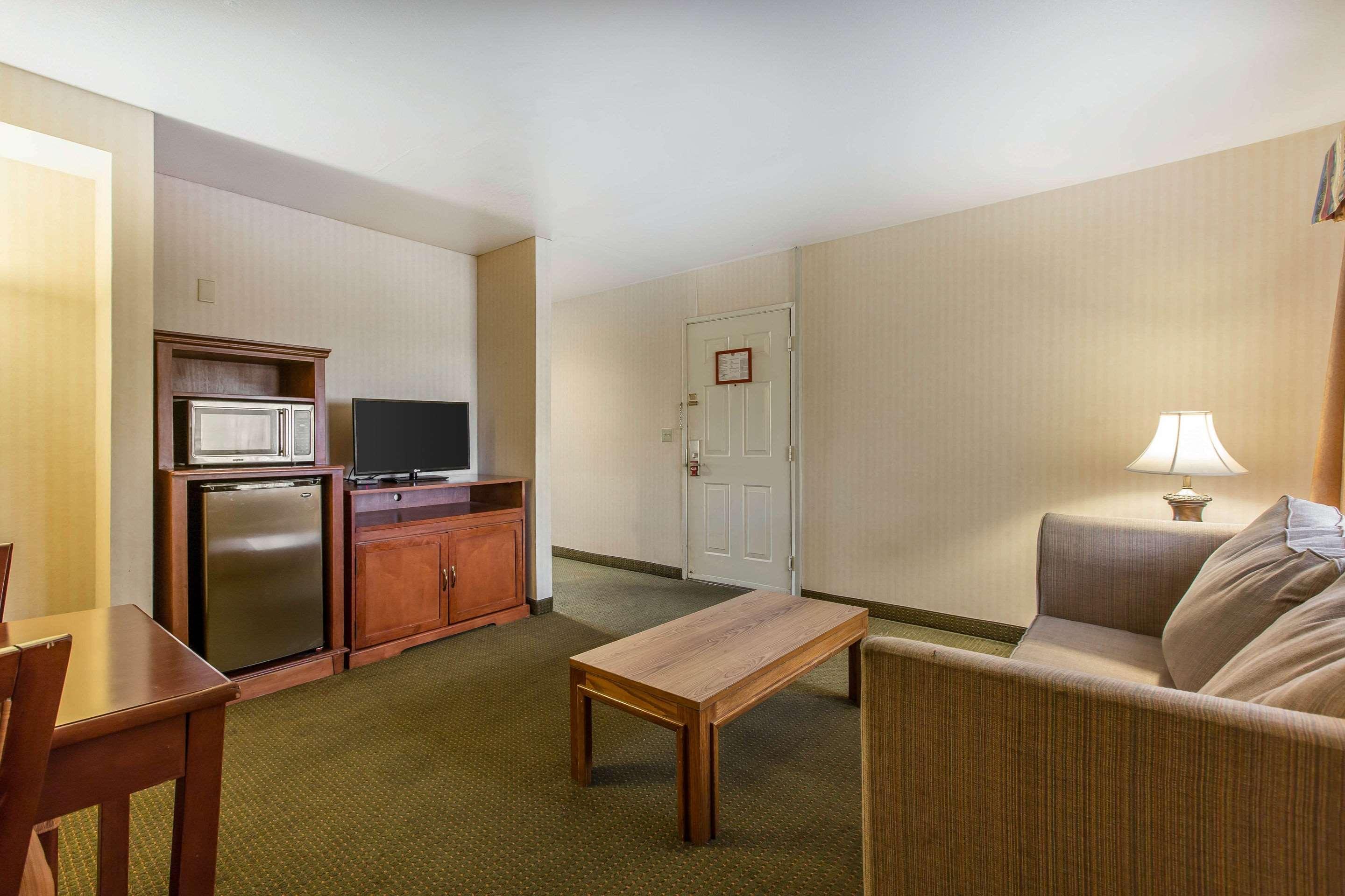 Econo Lodge Inn&Suites Riverside - Corona Exterior foto