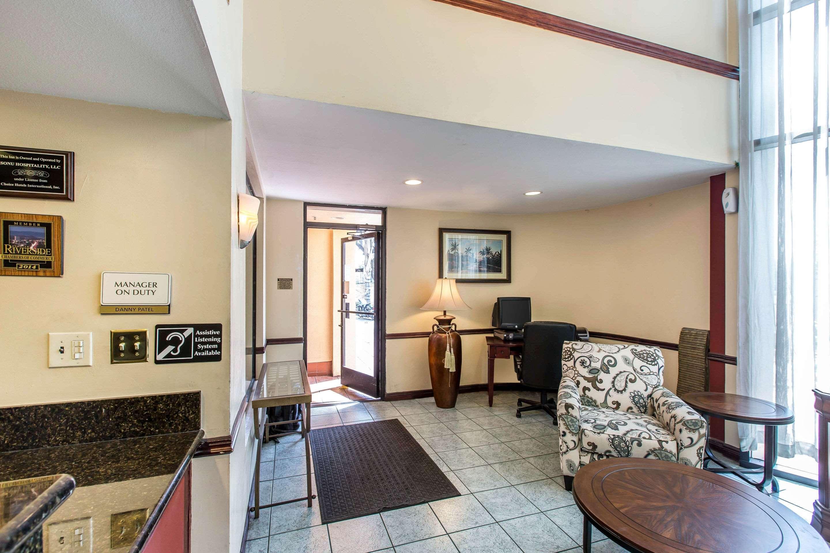 Econo Lodge Inn&Suites Riverside - Corona Exterior foto