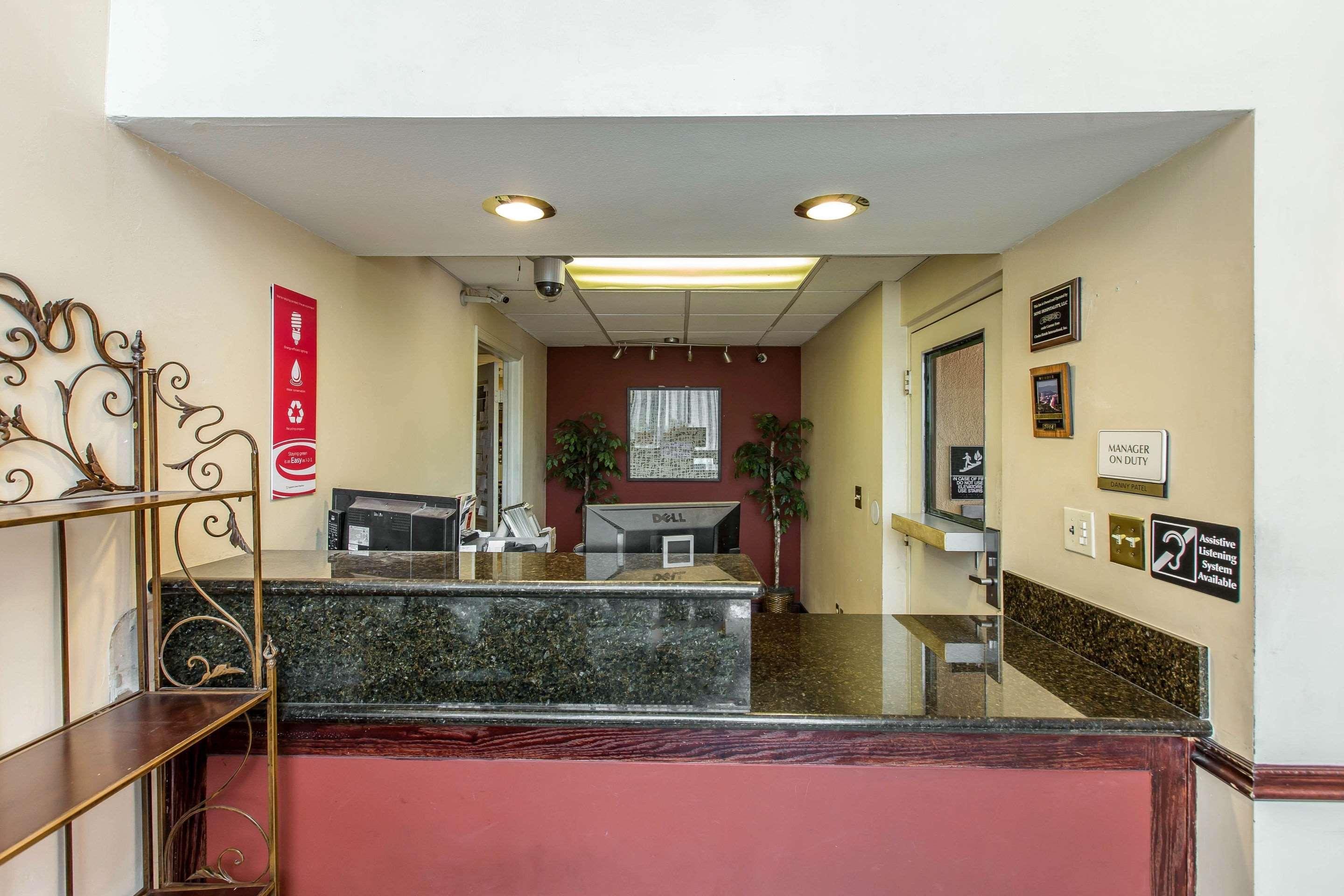Econo Lodge Inn&Suites Riverside - Corona Exterior foto