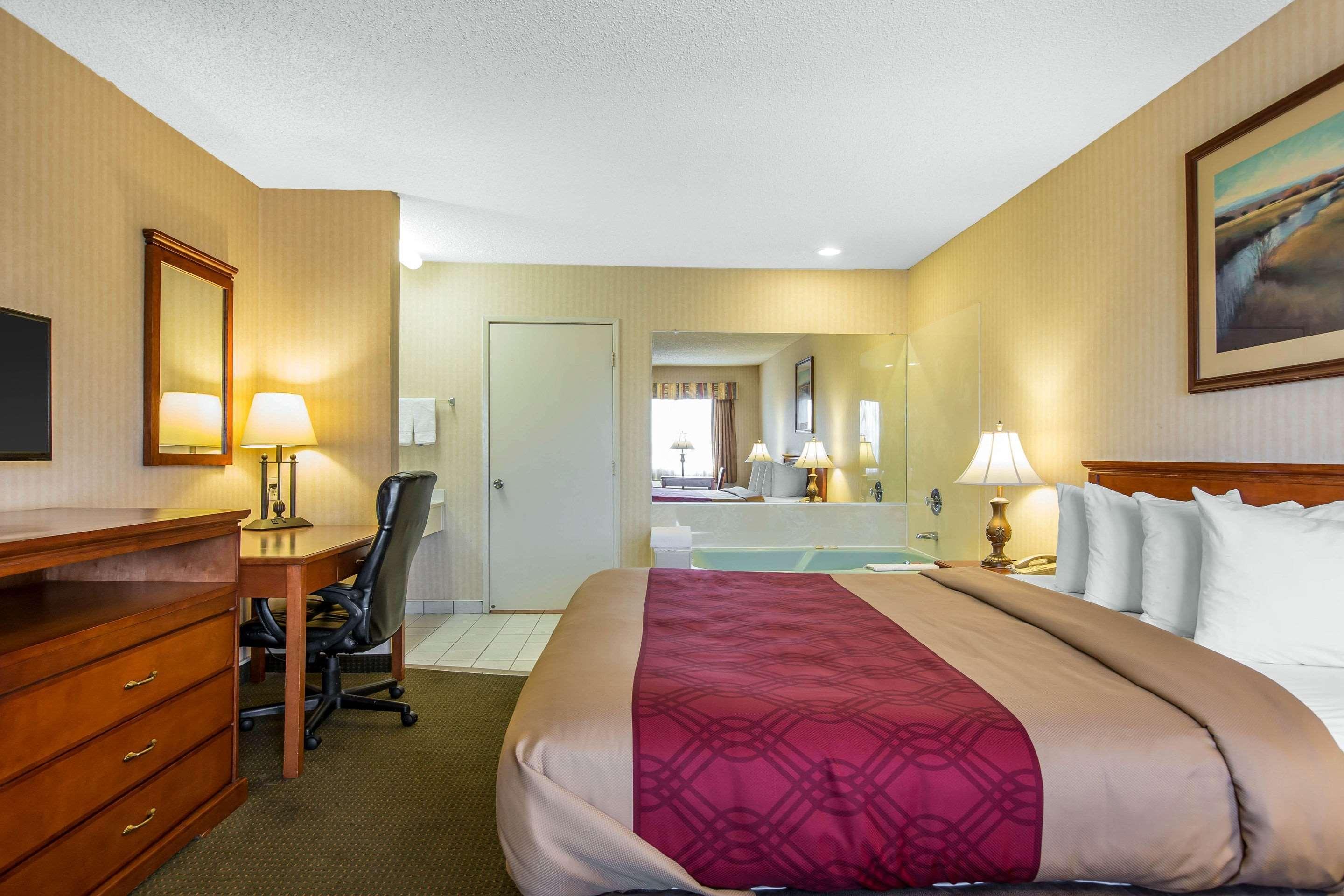Econo Lodge Inn&Suites Riverside - Corona Exterior foto