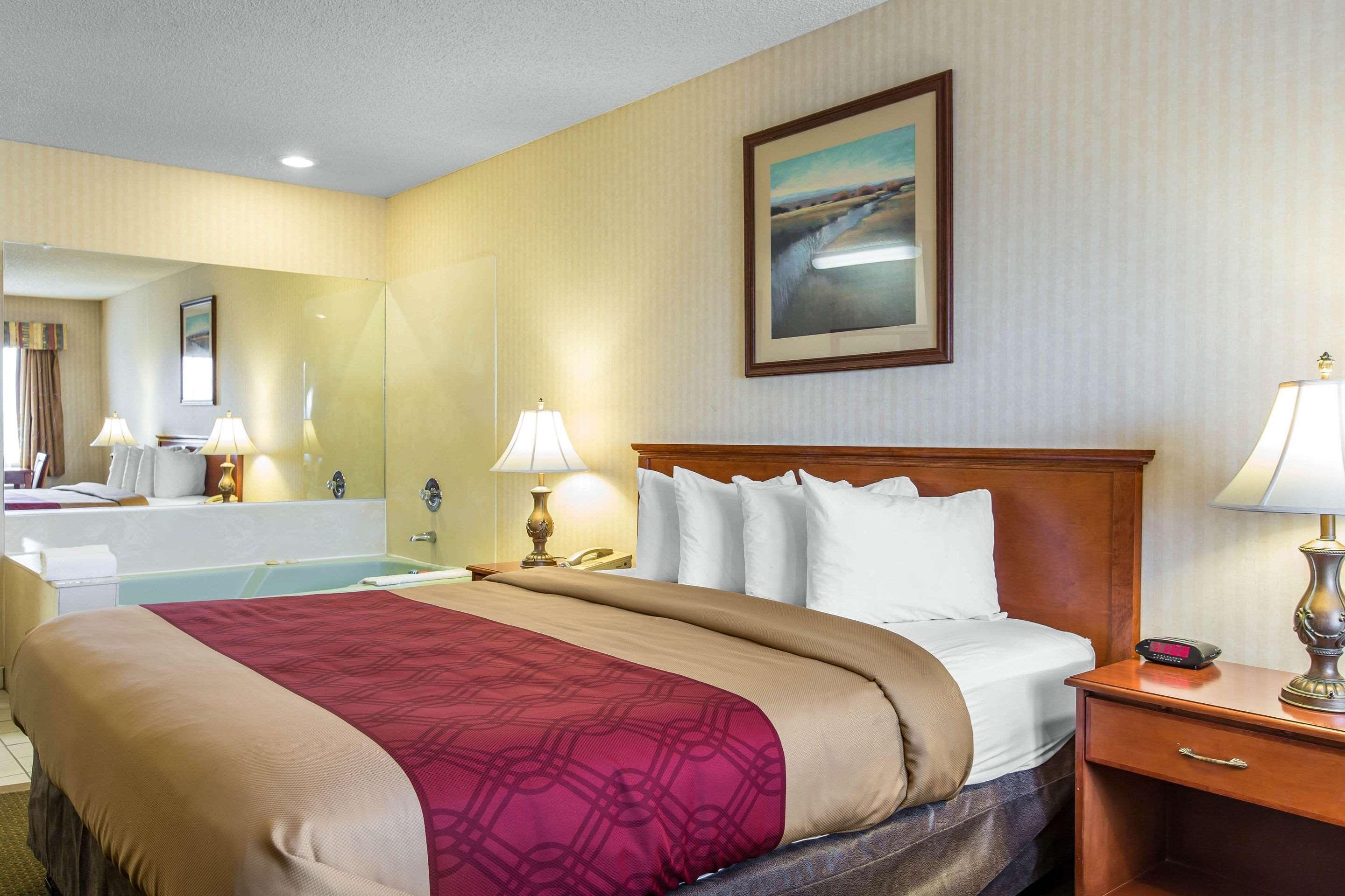 Econo Lodge Inn&Suites Riverside - Corona Exterior foto