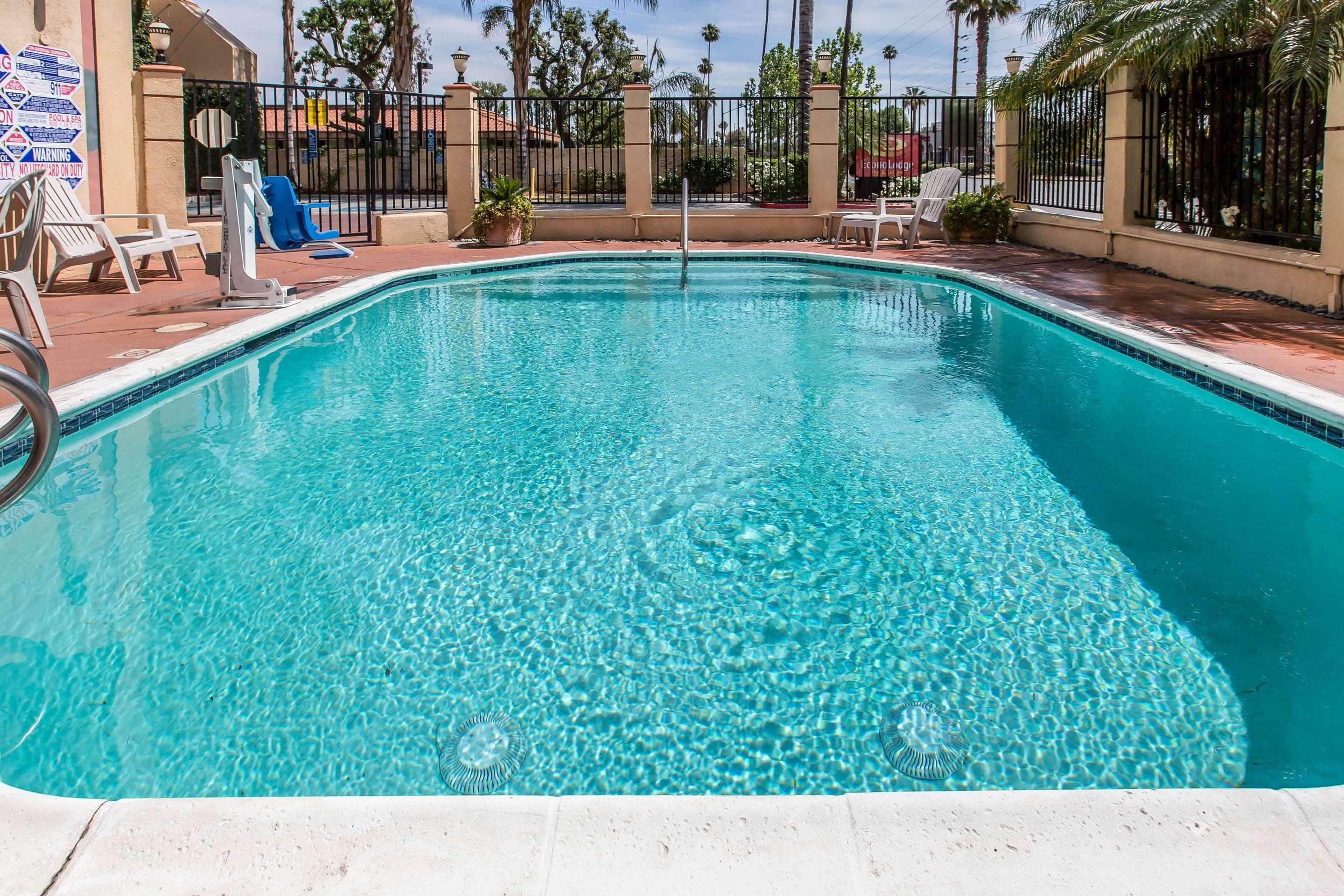 Econo Lodge Inn&Suites Riverside - Corona Exterior foto